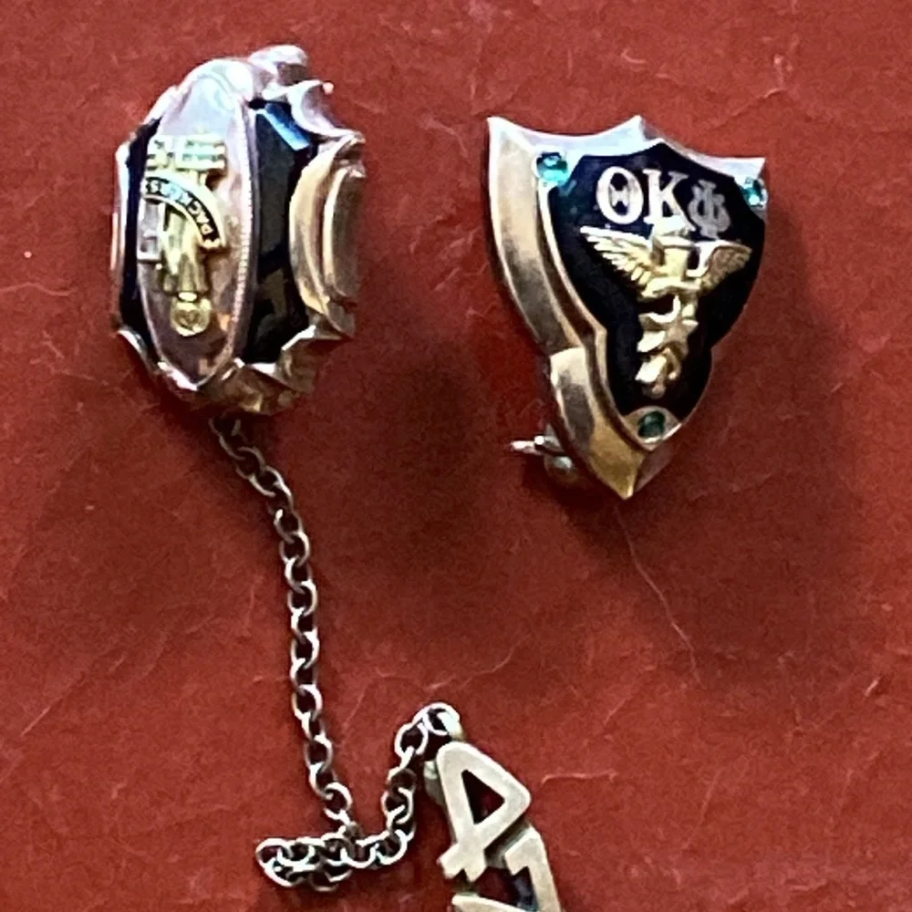 1947 antique vintage 10k Beta Kappa Phi fraternity pin set